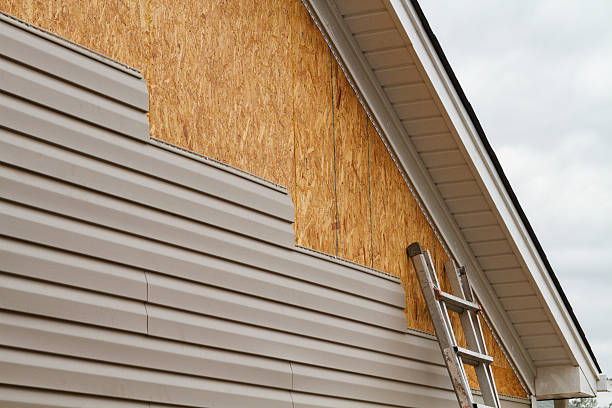 Professional Siding technician working in Portland, TX